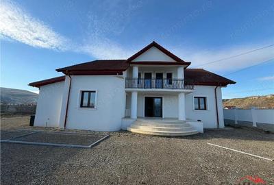 Vila deosebita Parter + Mansarda de vanzare in Odobesti - 17