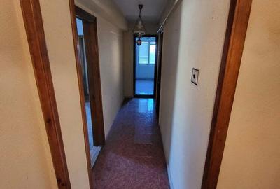 De vanzare apartament cu 3 camere etaj 3 in Parscov ,zona centrala! - 1