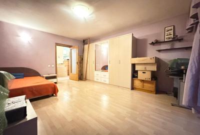 APARTAMENT 3/8 BLOC 1995 MONOLIT STRADAL SCOALA 81- METROU - 2