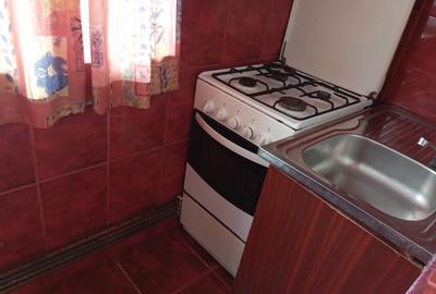 Ofer spre inchiriere garsoniera decomandata 35 metri patra?i Craiovi?a - 2