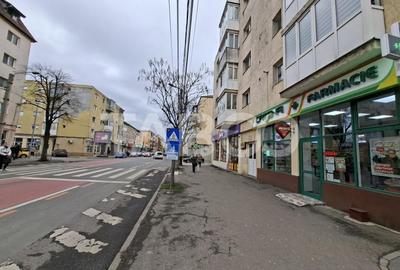 Apartament cu 3 camere decomandat, mobilat în Vasile Aaron - 13