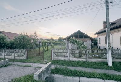 Casă cu 4 camere în Stâlpeni