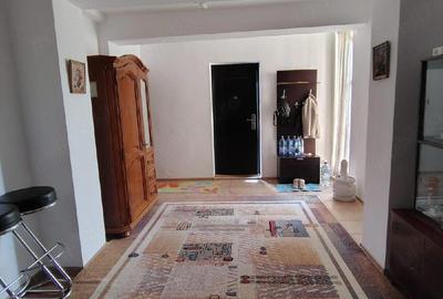 Casă cu Teren 917 Mp în Stâlpu - 2