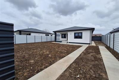 Casă cu 3 camere cu Teren 370 Mp în 9 Mai - 1