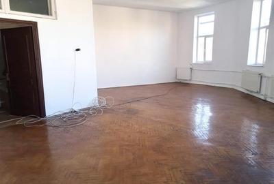 Casă individuală cu 12 camere cu Teren 629 Mp în Tineretului - 19