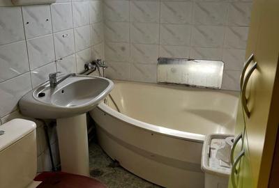 Apartament cu 3 camere decomandat în Dâmbu Pietros - 6