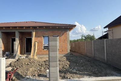 Sanmihaiu Roman,1/2 Duplex , Parter, 3 camere,o baie ,Terasa Acoperita - 2
