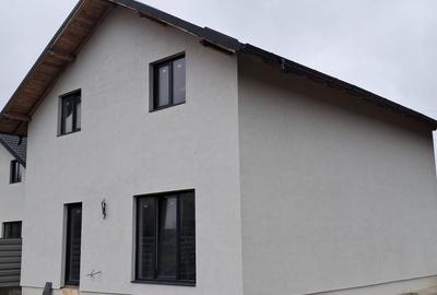 Casă cu 4 camere în Central - 2