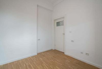 Apartament cu 3 camere semidecomandat în P-ța Universității - 18