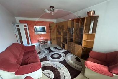 Apartament cu 3 camere de vanzare pe Mihai Viteazu