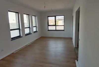 Casă cu 4 camere cu Teren 660 Mp în Vărăști - 2