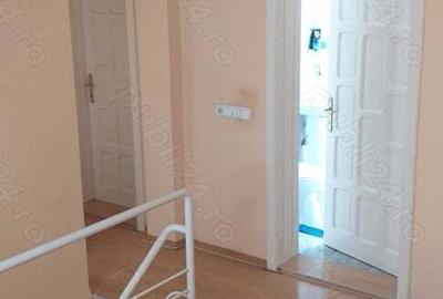 Casă cu 6 camere cu Teren 1122 Mp în Central - 3