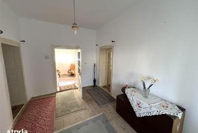 Casă cu 4 camere cu Teren 3122 Mp în Petrești - 3