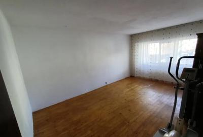 Apartament cu 3 Camere Decomandate - Parter Zona Obcini - 1