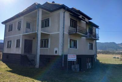 Casă cu 4 camere în Petrova - 1