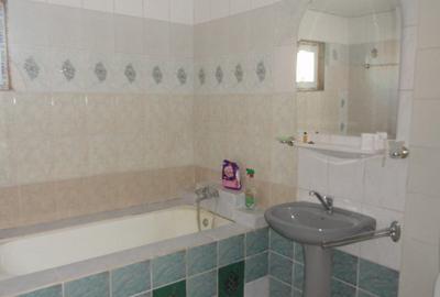Casă cu 5 camere cu Teren 1440 Mp în Aradul Nou - 2