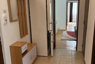 Apartament cu 3 camere semidecomandat în Podu Roș - 1