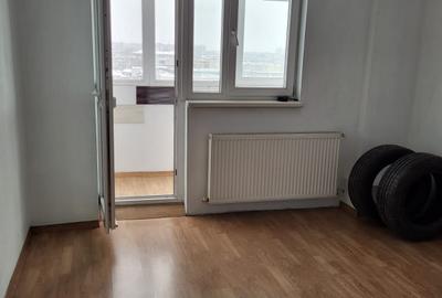 Malu Rosu ,se vine apartament cu trei camere ,pret  83000 euro - 3