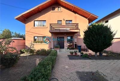 Casă individuală cu 7 camere în Păulești