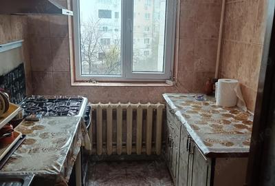Apartament cu 3 camere semidecomandat în Central - 1