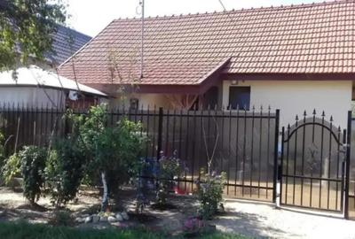 Casă cu 2 camere în Pădureni - 2