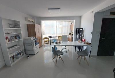 Casă cu 4 camere cu Garaj în P-ța Victoriei