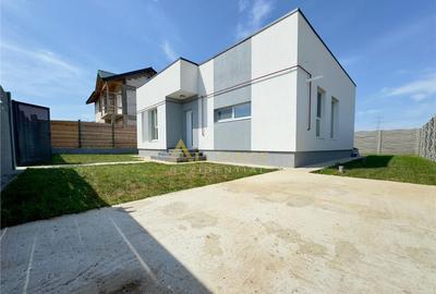 Cas? individual? modern? || 2 dormitoare || 2 b?i || Teren 3 - 5