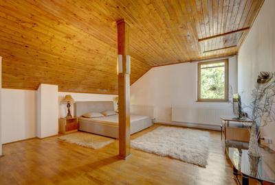 Casă cu 7 camere cu Canalizare în Central - 6