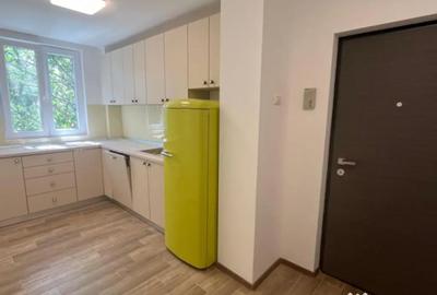 Apartament cu 4 camere decomandat în Rahova