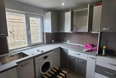 Casă cu 3 camere cu Teren 2300 Mp în Cioroiașu - 2