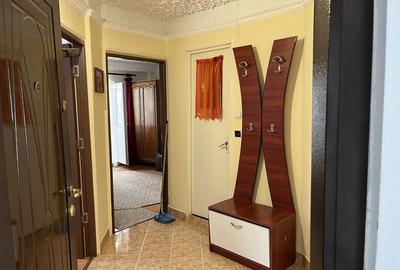 Apartament cu 3 camere semidecomandat în Central - 1
