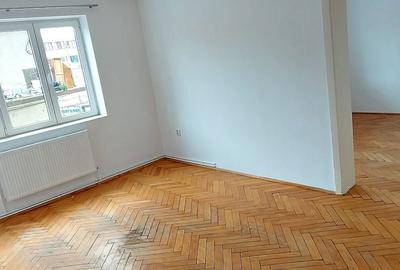 Apartament cu 2 camere semidecomandat în Horea
