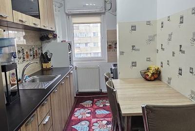 Apartament cu 2 camere decomandat în 13 Decembrie - 20