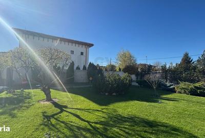 Spațiu comercial, de 900 mp, în Central - 4