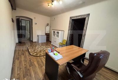 Spațiu comercial, de 50 mp, în Central - 8