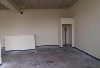 Spațiu comercial, de 80 mp, în Central - 4