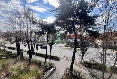 Apartament cu 3 camere semidecomandat în Traian - 3