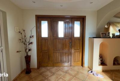 Casă cu 7 camere cu Teren 1388 Mp în Bradu - 8