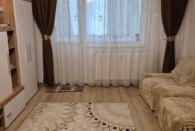 Apartament cu 3 camere semidecomandat, mobilat în Militari