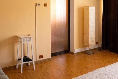 Apartament cu 3 camere semidecomandat în Central