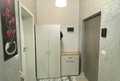 Proprietar închiriez apartament cu 2 camere decomandat etajul 1 - 3