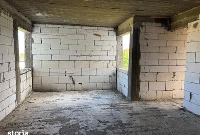 Casă cu 6 camere cu Teren 450 Mp în Malu Mare - 2