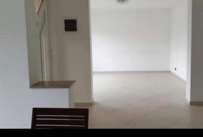 Spațiu comercial, de 75 mp, în Central - 4