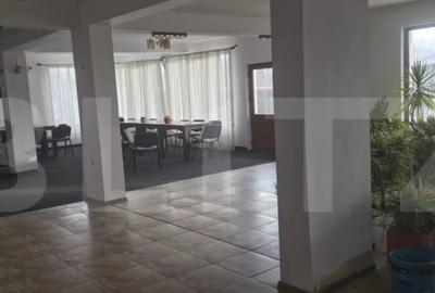 Spațiu comercial, de 200 mp, în Central - 3