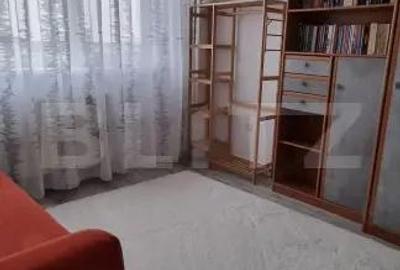 Apartament cu 3 camere decomandat în Micro 4 - 3