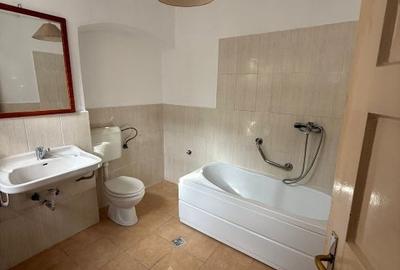 Casă individuală cu 5 camere cu Canalizare în Centrul Istoric - 3