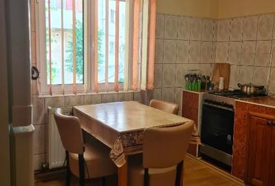Apartament in Brezoi - 3 camere, 66,3 m² utili , parter – mobilat