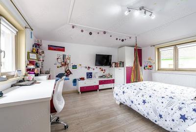 Casă cu 5 camere cu Teren 1087 Mp în Vladimirescu