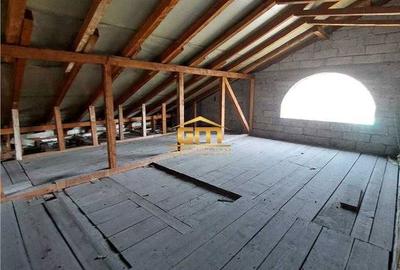 Casă cu 4 camere cu Teren 732 Mp în Milcoiu - 2