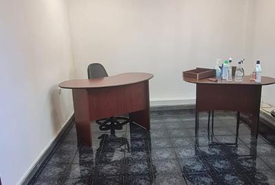 Spațiu comercial, de 50 mp, în Central - 3